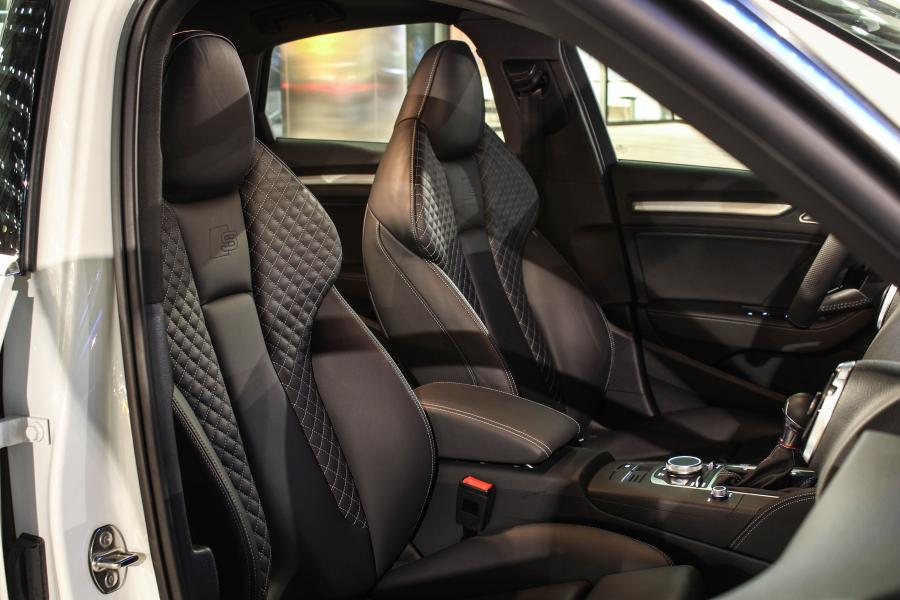 Интерьер Audi S3 Sedan (8V) 2016 года  (NA) (фото 36 из 40)